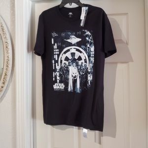 Old Navy short sleeve Star Wars shirt is a size Medium.